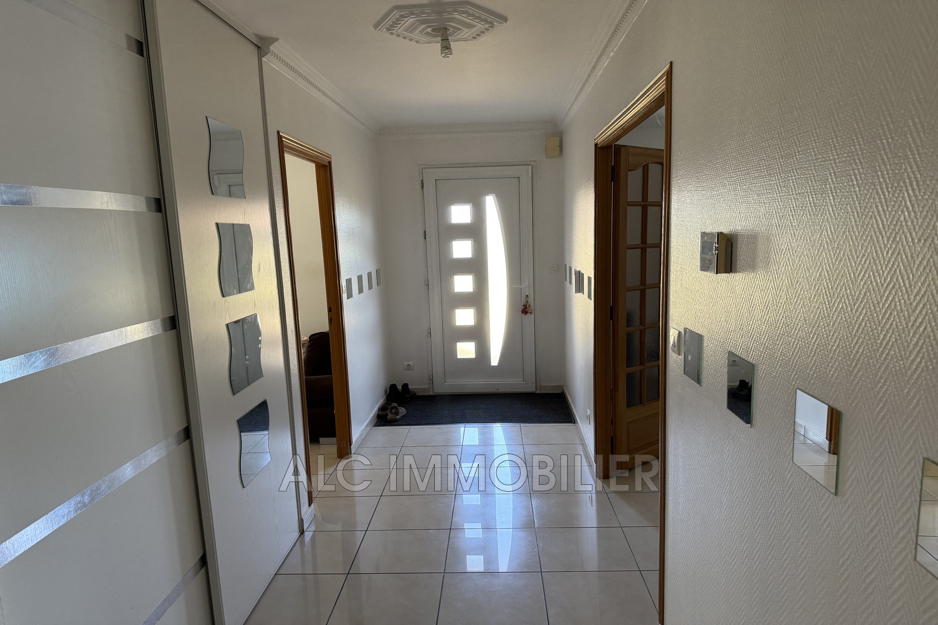 Maison plain pied de 129 m² à Saint-Paterne Le Chevain