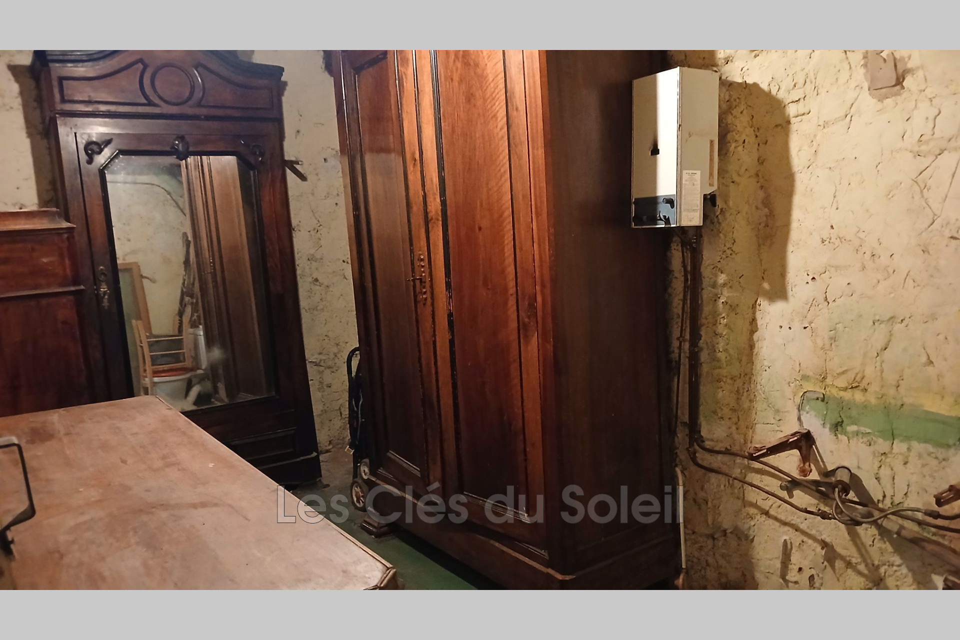 LA ROQUEBRUSSANNE ? Maison de village à rénover entièrement