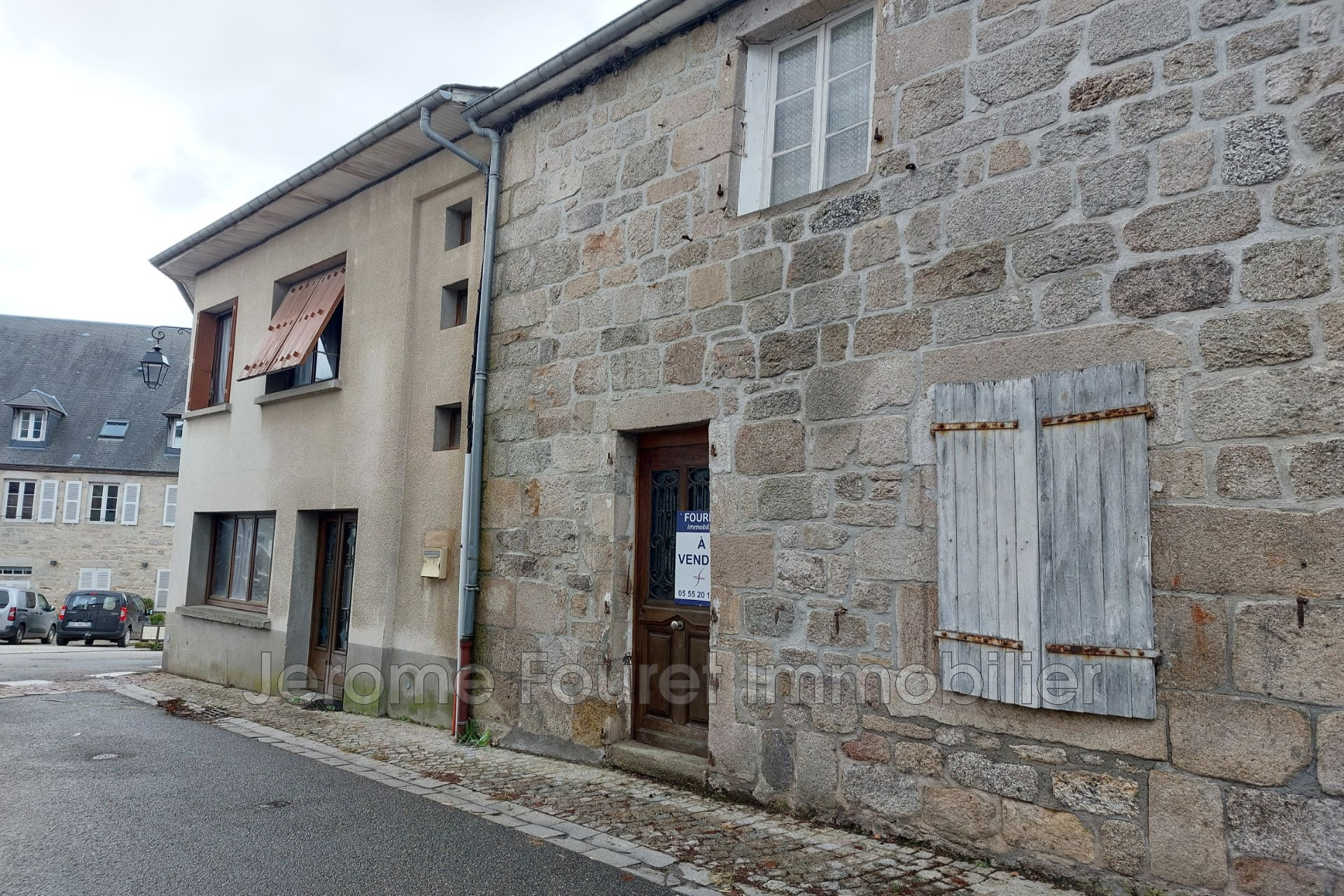 Deux maisons jumelées en centre ville d'Egletons à rénover